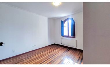 Edificio en Venta de 4 Pisos, 14 Privados