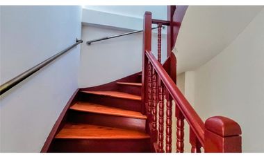 Edificio en Venta de 4 Pisos, 14 Privados