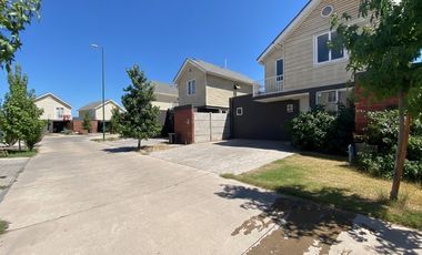 ¡Casa moderna en Buin, lista para vivir!