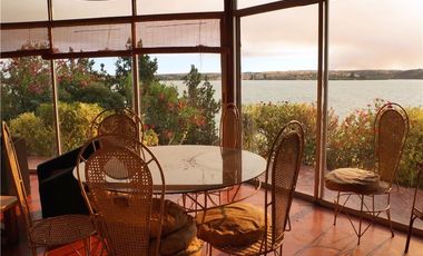 CASA CON MUELLE PRIVILEGIADAS VISTAS AL LAGO RAPEL