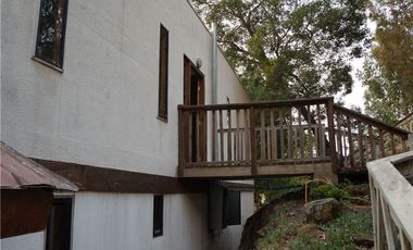 CASA CON MUELLE PRIVILEGIADAS VISTAS AL LAGO RAPEL