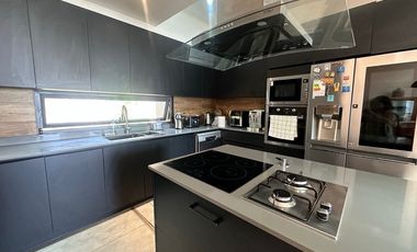 Casa de lujo en arriendo en La Reina, 5 dorm.