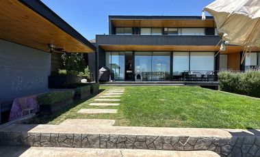 Casa de lujo en arriendo en La Reina, 5 dorm.