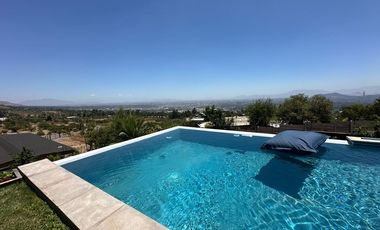 Casa de lujo en arriendo en La Reina, 5 dorm.