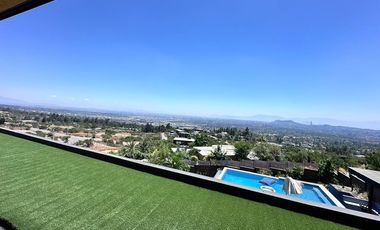 Casa de lujo en arriendo en La Reina, 5 dorm.