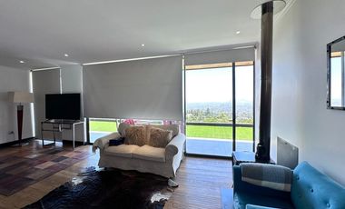 Casa de lujo en arriendo en La Reina, 5 dorm.