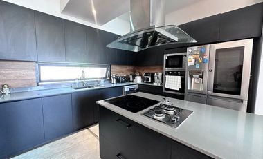 Casa de lujo en arriendo en La Reina, 5 dorm.