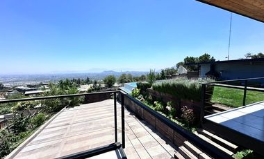 Casa de lujo en arriendo en La Reina, 5 dorm.