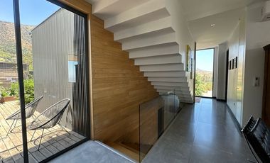 Casa de lujo en arriendo en La Reina, 5 dorm.