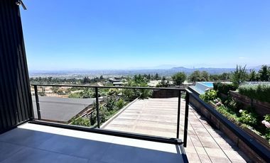 Casa de lujo en arriendo en La Reina, 5 dorm.