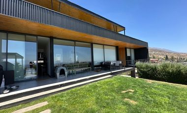 Casa de lujo en arriendo en La Reina, 5 dorm.