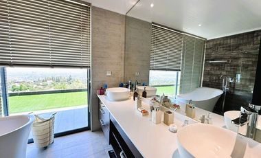 Casa de lujo en arriendo en La Reina, 5 dorm.