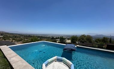 Casa de lujo en arriendo en La Reina, 5 dorm.