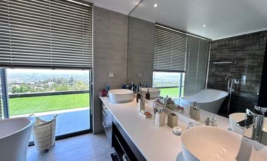 Casa de lujo en arriendo en La Reina, 5 dorm.