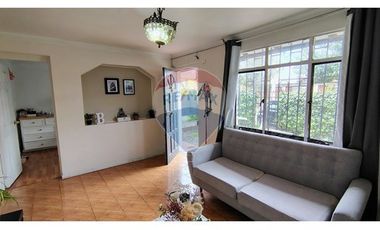 Encantadora casa en El Bosque, 6 dorms, 4 baños.