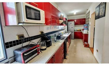 Encantadora casa en El Bosque, 6 dorms, 4 baños.