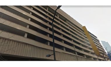 Céntrico estacionamiento en venta