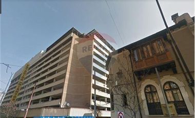 Céntrico estacionamiento en venta