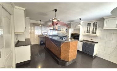 Amplia/luminosa casa 3 pisos (Pinares de Montemar)