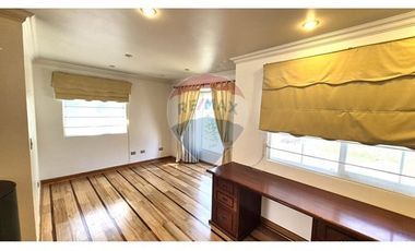 Amplia/luminosa casa 3 pisos (Pinares de Montemar)