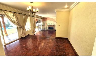 Amplia/luminosa casa 3 pisos (Pinares de Montemar)