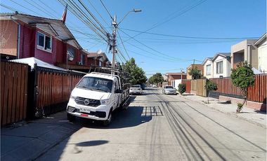 Acogedora Casa de 2 pisos en Quilicura
