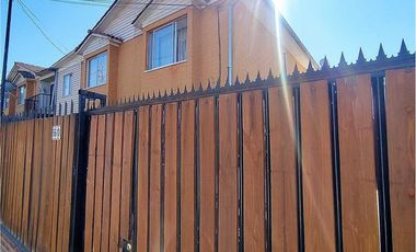 Acogedora Casa de 2 pisos en Quilicura