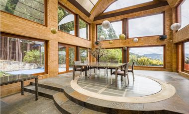 Casa en arriendo con diseño majestuoso, Vía La Calera, Bogotá D.C.