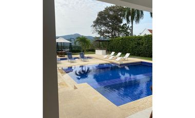 Casa en venta a puerta cerradas, Club Puerto Peñalisa, Girardot