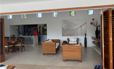 Casa en venta a puerta cerradas, Club Puerto Peñalisa, Girardot