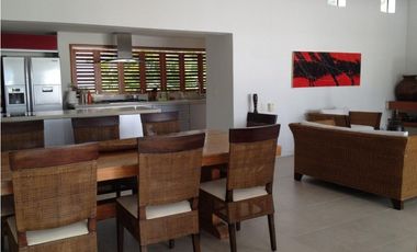 Casa en venta a puerta cerradas, Club Puerto Peñalisa, Girardot