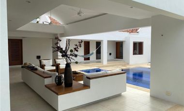 Casa en venta a puerta cerradas, Club Puerto Peñalisa, Girardot