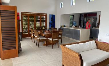 Casa en venta a puerta cerradas, Club Puerto Peñalisa, Girardot