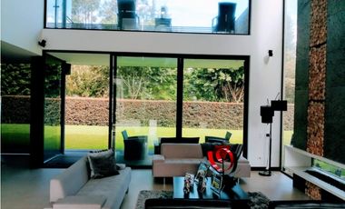 T casa de lujo en venta; San Simon - Bogotá D.C.