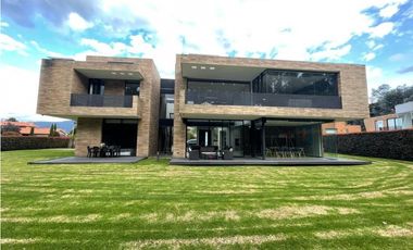 T casa de lujo en venta; San Simon - Bogotá D.C.