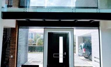 T casa de lujo en venta; San Simon - Bogotá D.C.