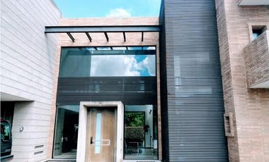 T casa de lujo en venta; San Simon - Bogotá D.C.