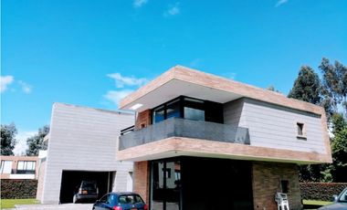 T casa de lujo en venta; San Simon - Bogotá D.C.