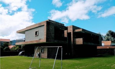 T casa de lujo en venta; San Simon - Bogotá D.C.