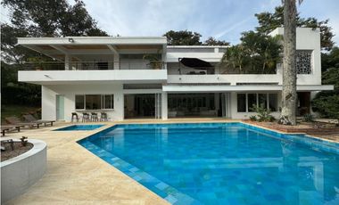 Finca de lujo en alquiler con piscina y jacuzzi cerca al Club Payandé