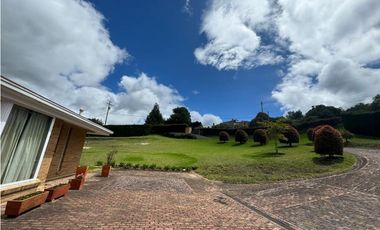 T Casa campestre en arriendo, Condominio Sofrópolis, Chía
