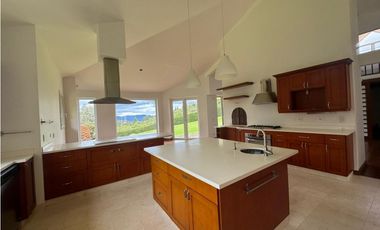 T Casa campestre en arriendo, Condominio Sofrópolis, Chía