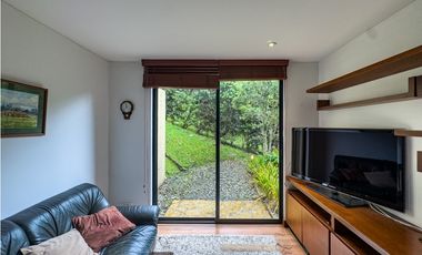 T Casa en venta con jardín privado, Condominio Arboletto, La Calera