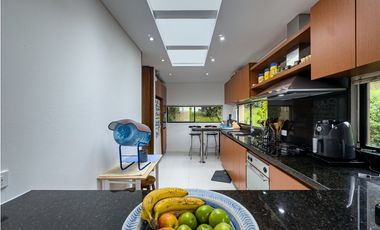 T Casa en venta con jardín privado, Condominio Arboletto, La Calera