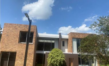 T Casa campestre en venta con jardín privado, La Balsa, Chía