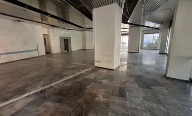 LOCAL COMERCIAL EN ESQUINA SOBRE FÉLIX CUEVAS.