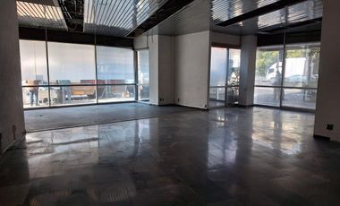 LOCAL COMERCIAL EN ESQUINA SOBRE FÉLIX CUEVAS.