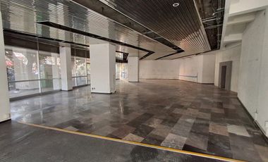 LOCAL COMERCIAL EN ESQUINA SOBRE FÉLIX CUEVAS.