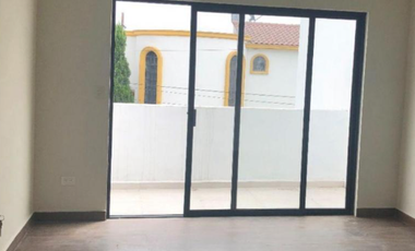Se renta casa en el centro de apodaca
