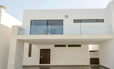 Se renta casa en el centro de apodaca